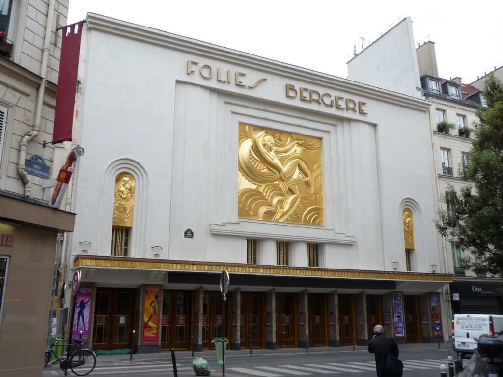 The Folies Bergère - The photo is taken by Agateller - Photographed while walking past the venue