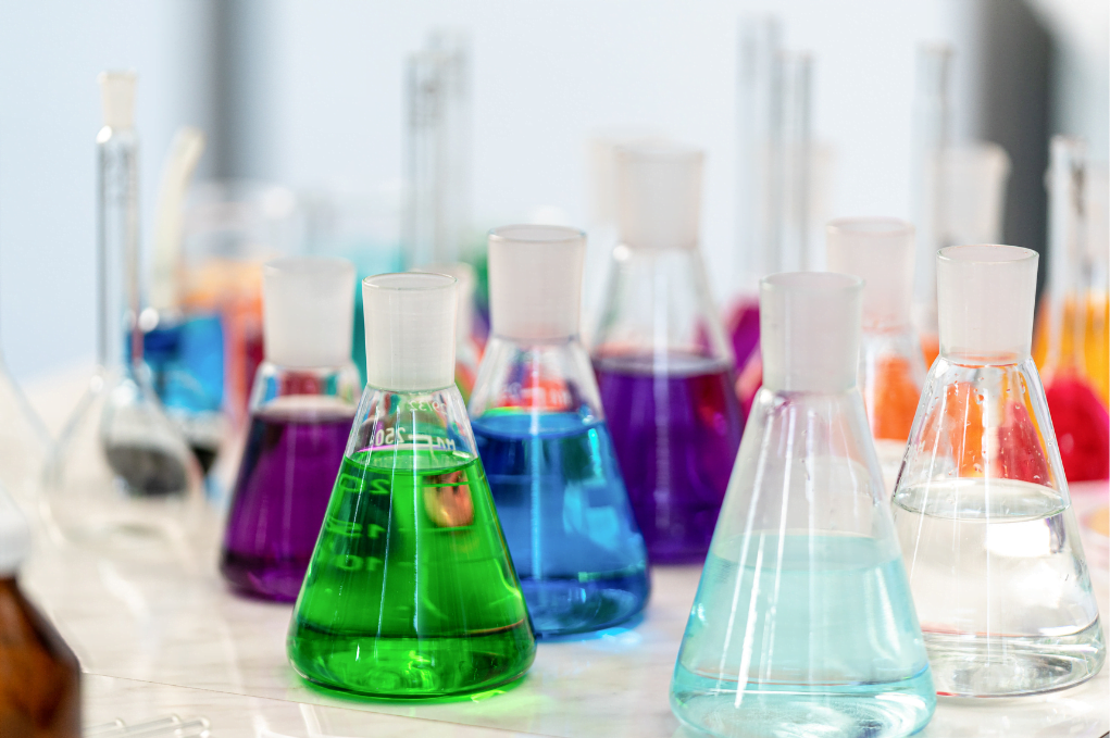 luxury-non-toxic-perfume-brand-harmful-ingredients-into-perfumes-avoid